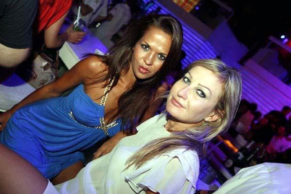 Cirque du Soir @ White